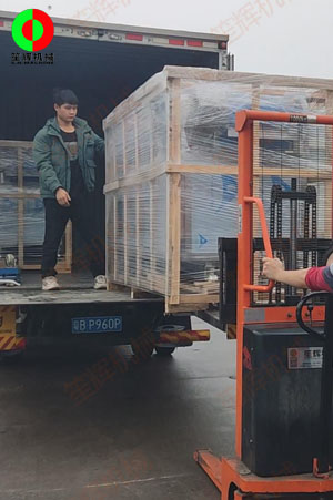 廣州鐘小姐定購(gòu)的兩臺(tái)氣泡洗菜機(jī)按期交付！
