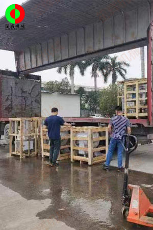 削皮機(jī)、切菜機(jī)、薯?xiàng)l機(jī)等一批蔬果加工設(shè)備發(fā)往海南?？?！